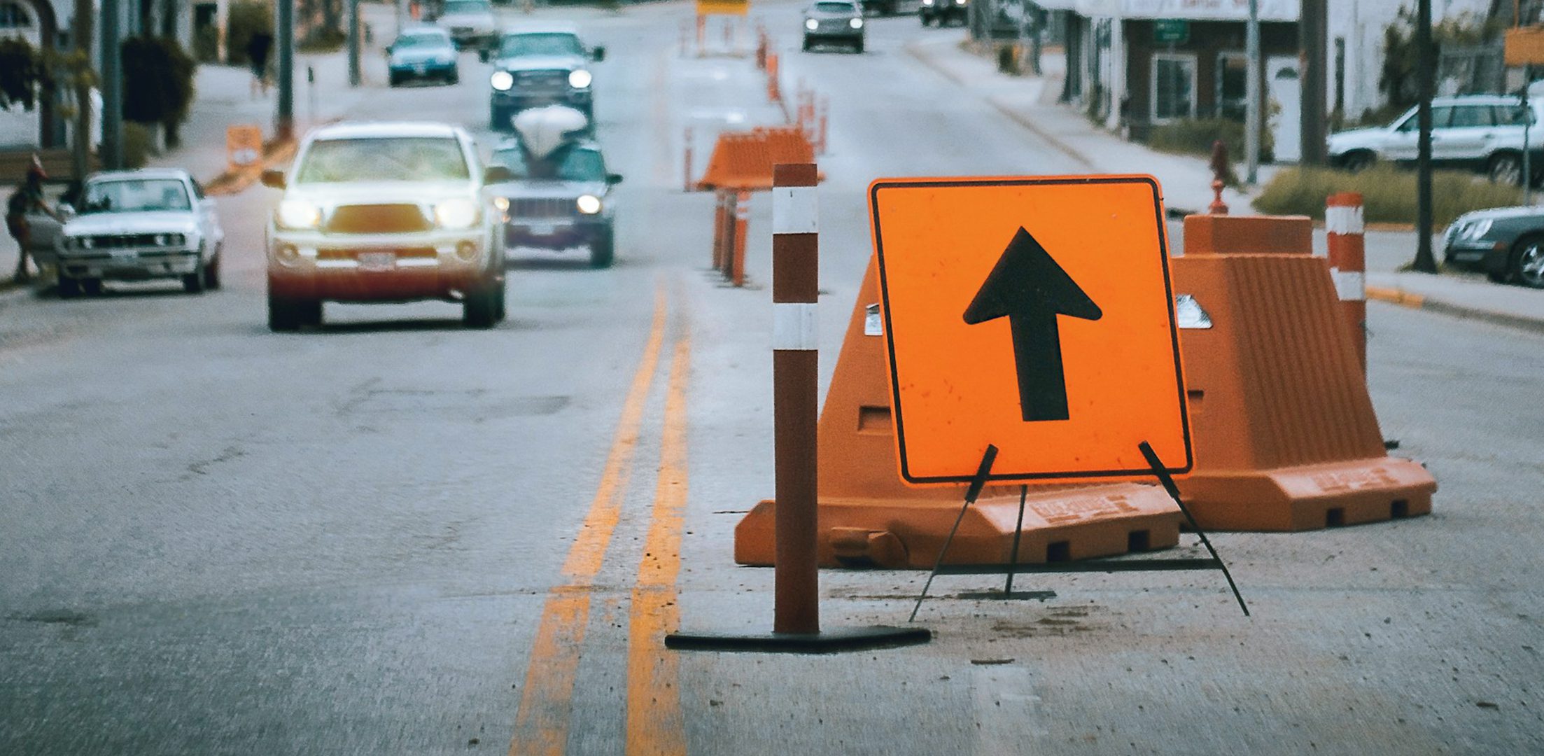 La importancia de los dispositivos de control de tráfico para una mejor seguridad vial